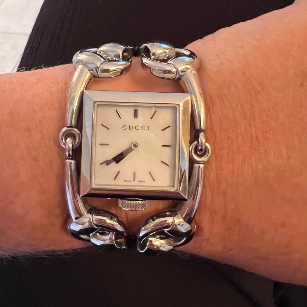 Authentic GUCCI Signoria horsebit watch